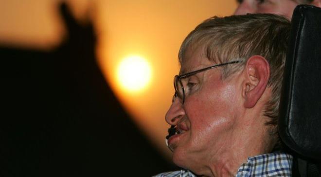 Qué es la Esclerosis Lateral Amiotrófica y cómo Stephen Hawking logró sobrevivir a ella pese a que los médicos le dieron sólo 2 años de vida