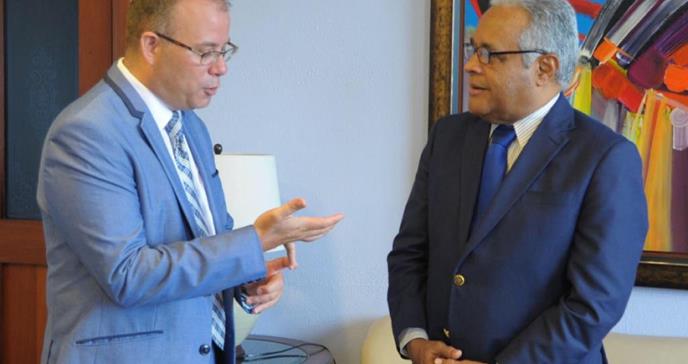 Ministro de Salud: Ordene la liberación de periodista retenido en Hospital Musa de San Pedro de Macorís