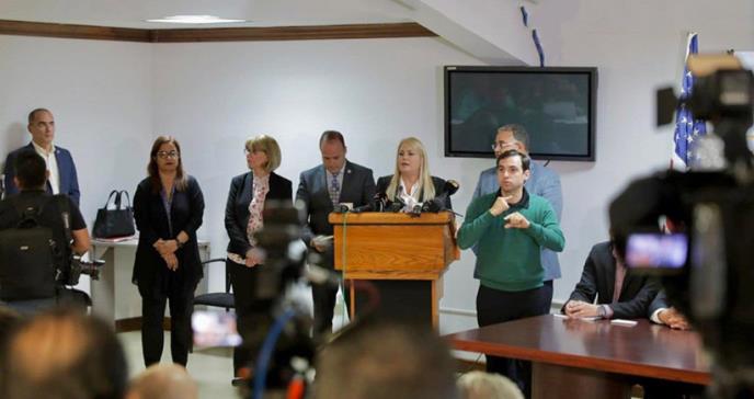 Gobernadora Vázquez firma enmienda para cierre de negocios del 10 al 12 de abril
