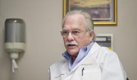 La prueba de sangre para detectar el VIH no debería limitarse en Puerto Rico, Dr. Morales