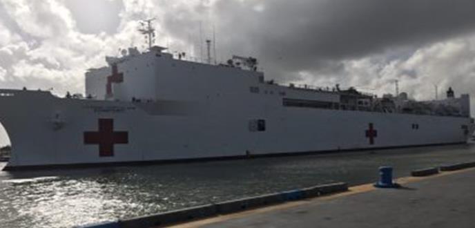 Nace el primer bebé en el USNS Comfort y se extienden las unidades clínicas militares en la isla