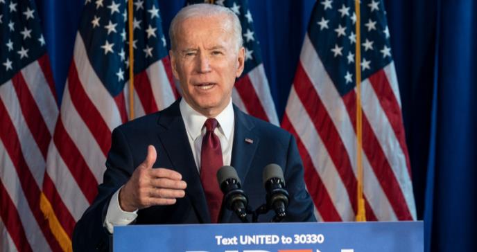 Presidente electo Joe Biden recibe inmunización contra el COVID-19
