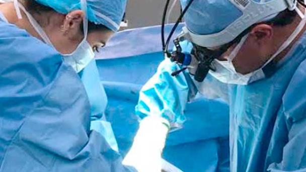Cirujanos puertorriqueños realizan histórica extracción de tumor en vena cava y corazón Cirujanos puertorriqueños realizan histórica extracción de tumor en vena cava y corazón