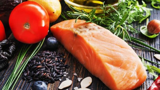 Cuáles son los 9 aminoácidos esenciales que tenemos que buscar en los alimentos (y dónde encontrarlos) Cuáles son los 9 aminoácidos esenciales que tenemos que buscar en los alimentos (y dónde encontrarlos)