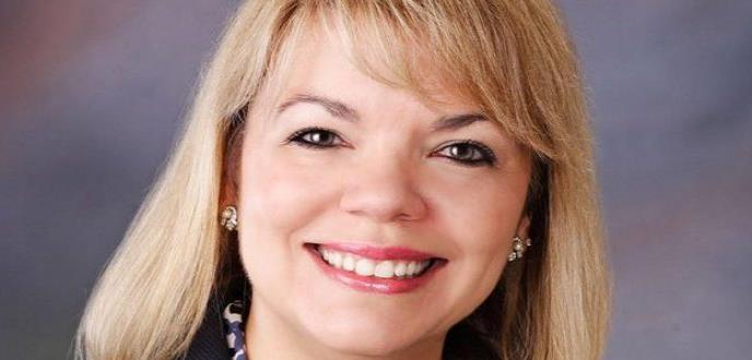 Decana de la Escuela de Medicina Dental recibe importante reconocimiento de dentistas del mundo