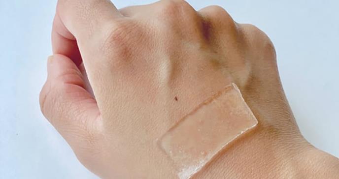 Diseñan un material adhesivo capaz de curar heridas crónicas rápidamente