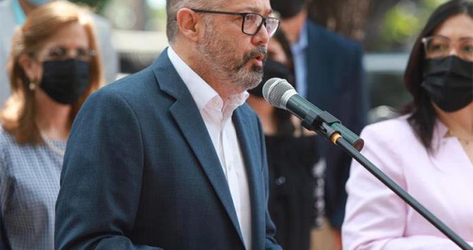 Alcalde electo de Ponce recibe la vacuna contra el COVID-19
