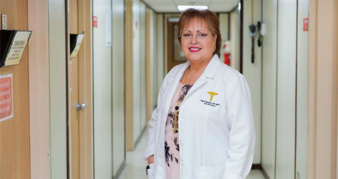 “Es una apertura precipitada. El mejor regalo es no visitar a mamá”, advierte ex epidemióloga del Estado