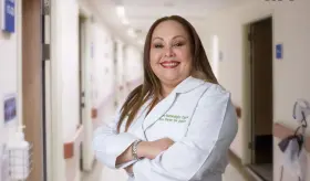 Dolores de espalda podrían ser primeras señales de Espondilitis Anquilosante