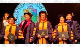 Enfermera hace historia al convertirse en doctora en enfermería