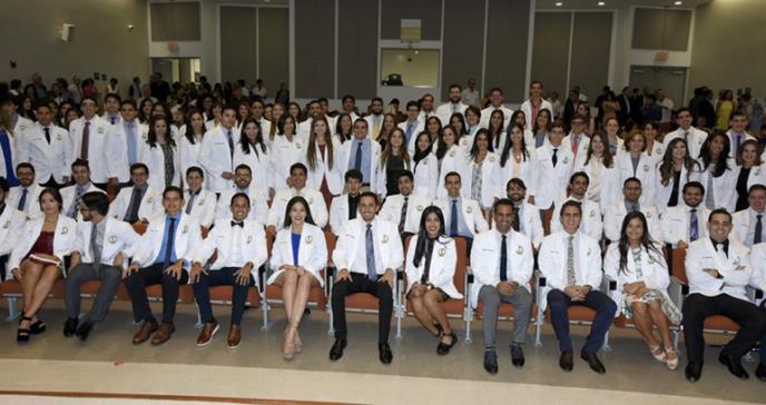 Escuela de Medicina Dental del RCM sobresale en todo Estados Unidos