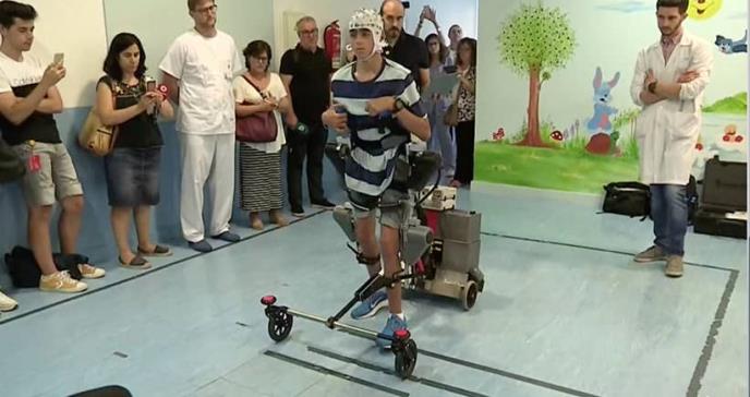 Un exoesqueleto mejora la movilidad de niños con parálisis cerebral