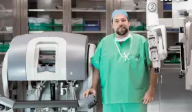 Dr. Laureano Giráldez: el único especialista que practica la cirugía robótica de cabeza y cuello en Puerto Rico