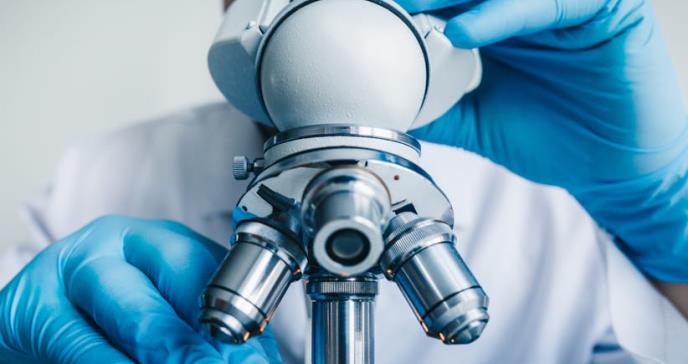 “Llevamos semanas probando millones de fármacos contra el coronavirus”