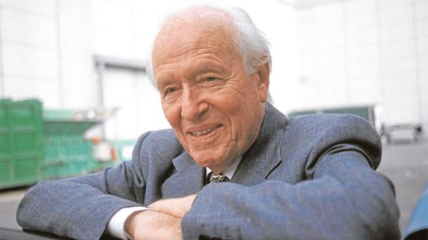 Luigi Cavalli-Sforza enluta a la genética Luigi Cavalli-Sforza enluta a la genética