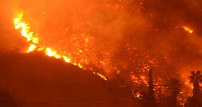 Síntomas respiratorios por incendios en California son similares a los de COVID-19 según médicos