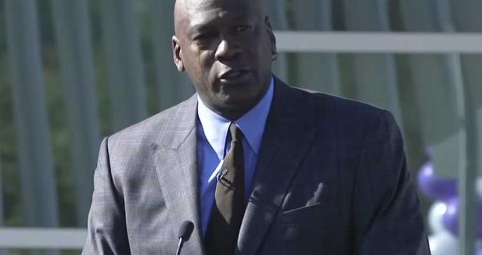 Michael Jordan financia clínica para atender a pacientes sin seguro médico