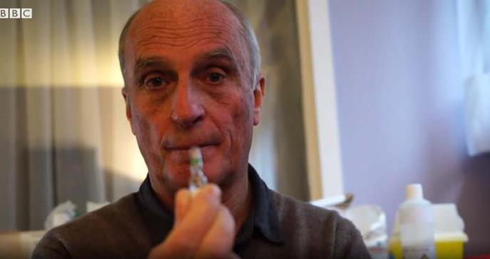 “No siento que esté matando al paciente”: el médico que ha practicado más de 100 eutanasias