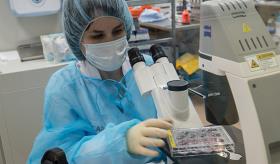 Mujeres con VIH tienen más receptor de insulina soluble en sangre