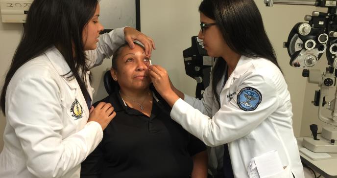 Alerta médica por el síndrome de ojo seco, enfermedades autoinmunes y hasta ceguera