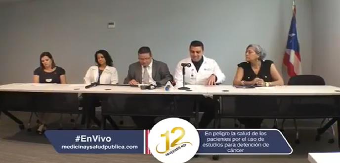 Conferencia de prensa donde se expone alegados riesgos a la salud