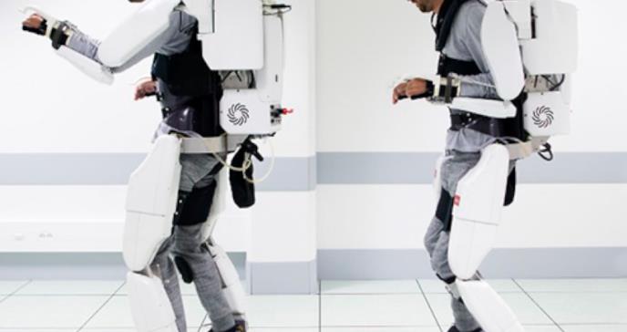 Joven tetrapléjico logra caminar gracias a un exoesqueleto conectado al cerebro