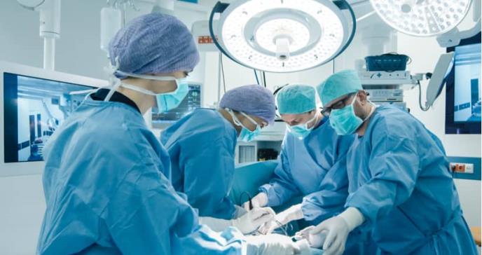 Trasplante de riñón de paciente de 80 años, más efectivo que seguir en diálisis