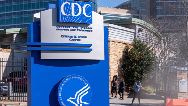 CDC emite nuevas guías para para clases presenciales y reduce el distanciamiento social