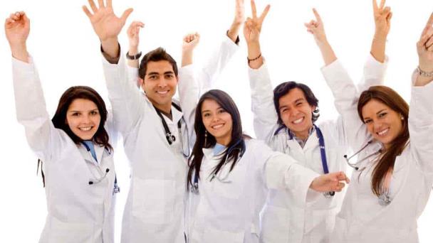 Celebran su investidura 109 futuros médicos puertorriqueños Celebran su investidura 109 futuros médicos puertorriqueños