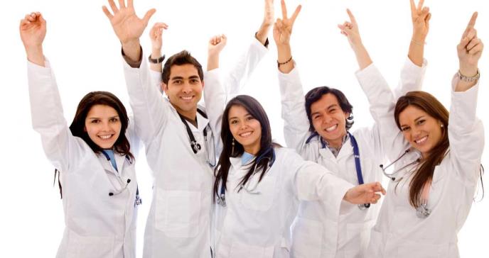 Celebran su investidura 109 futuros médicos puertorriqueños