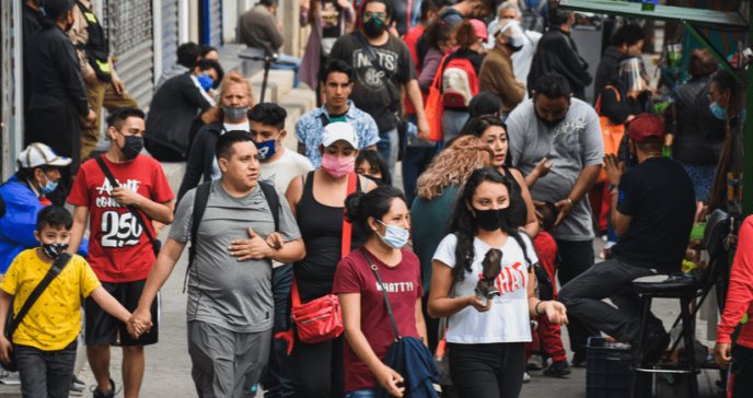 La pandemia de COVID-19, en la encrucijada entre las vacunas y las variantes