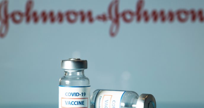 Encuentran posible vínculo de la vacuna Johnson & Johnson con casos de coagulación