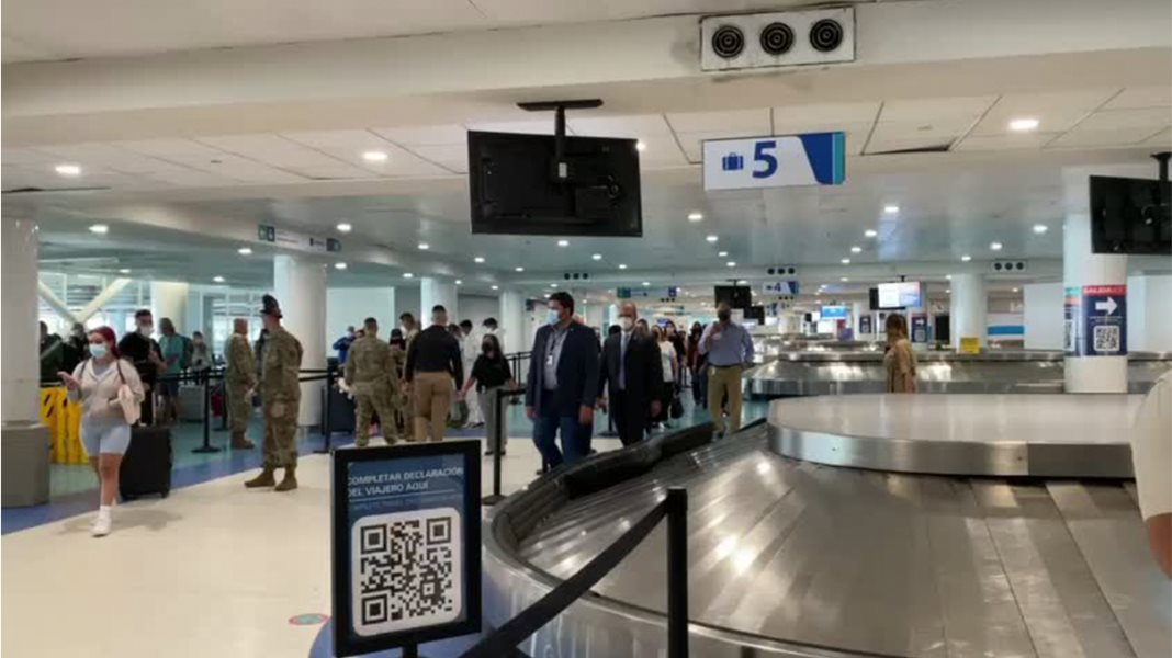 Entra en vigor multas de $300 a viajeros sin prueba negativa de COVID 19