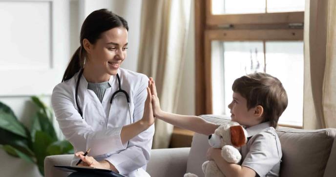 Las médicas son madres 5 años más tarde que el resto de las profesionales