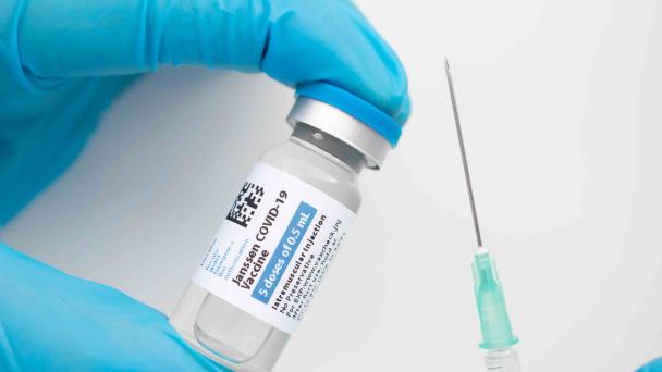 FDA monitorea casos de Guillain-Barré asociados con la vacuna Johnson & Johnson