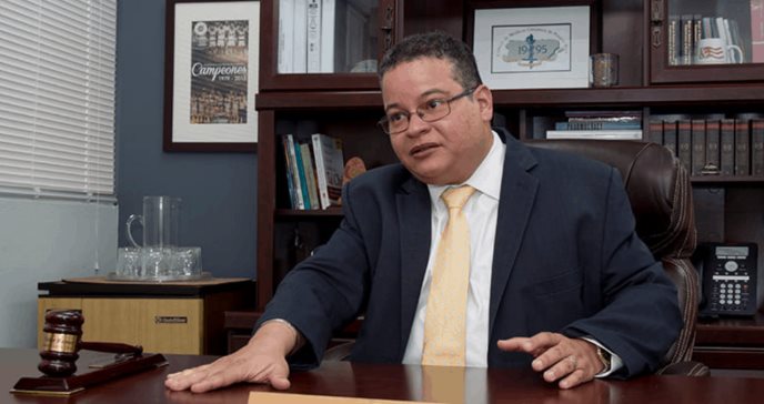 Naturópatas en Puerto Rico no deben expedir certificado para no vacunarse, denuncia el Dr. Víctor Ramos 