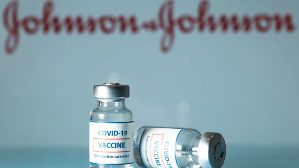 Johnson & Johnson pide a la FDA autorización de dosis de refuerzo Johnson & Johnson pide a la FDA autorización de dosis de refuerzo
