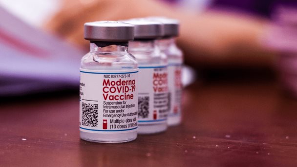 FDA anuncia aprobación total a la vacuna de Moderna contra el COVID-19 FDA anuncia aprobación total a la vacuna de Moderna contra el COVID-19