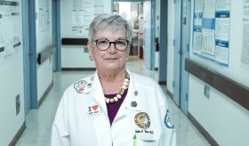 Dra. Esther Torres: el conocer pacientes que sufrían de Crohn y colitis ulcerosa le hizo cambiar su rumbo