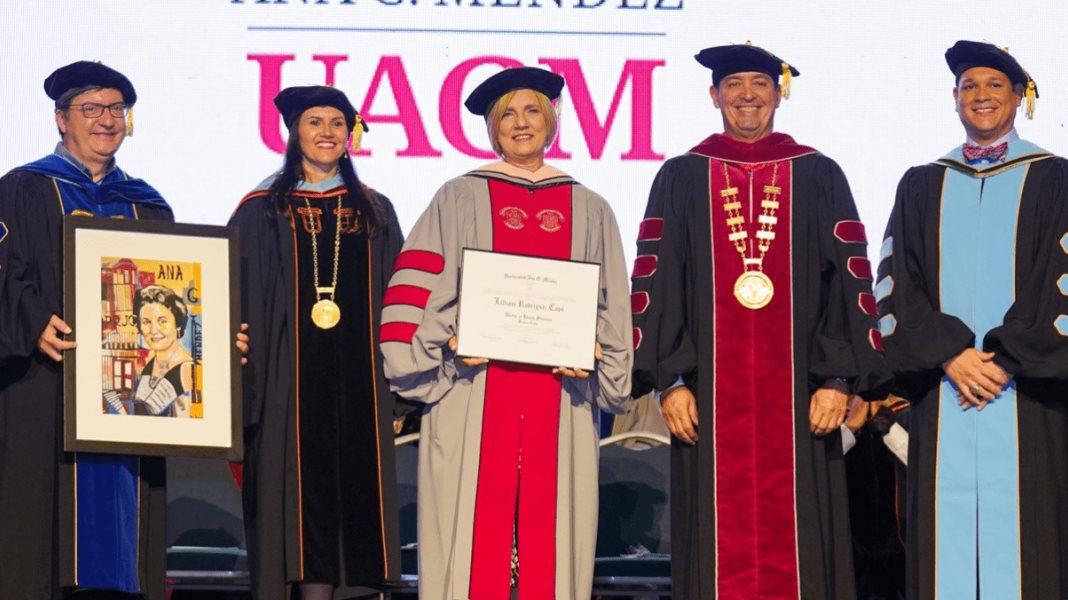 ¡Por su destacada labor! Confieren doctorado honoris causa a Lilliam Rodríguez Capó de VOCES
