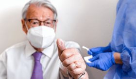 La vacuna contra la gripe reduce un 40 % el riesgo de padecer Alzheimer