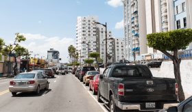 Contaminación atmosférica es por las ciudades pensadas para automóviles, destaca ambientalista
