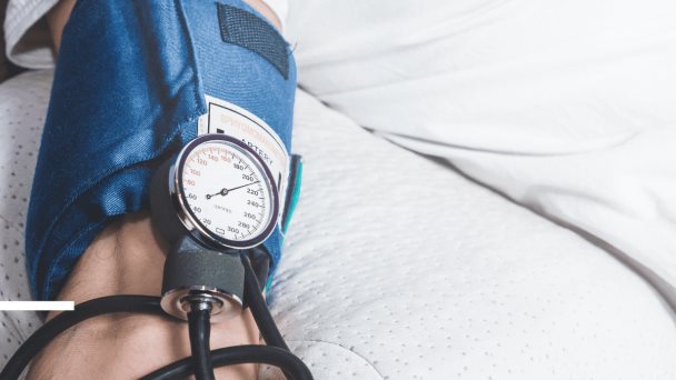 La hipertensión aumenta el riesgo de COVID-19 grave, incluso en personas totalmente vacunadas La hipertensión aumenta el riesgo de COVID-19 grave, incluso en personas totalmente vacunadas