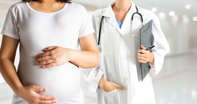 Las médicas son madres 5 años más tarde que el resto de las profesionales