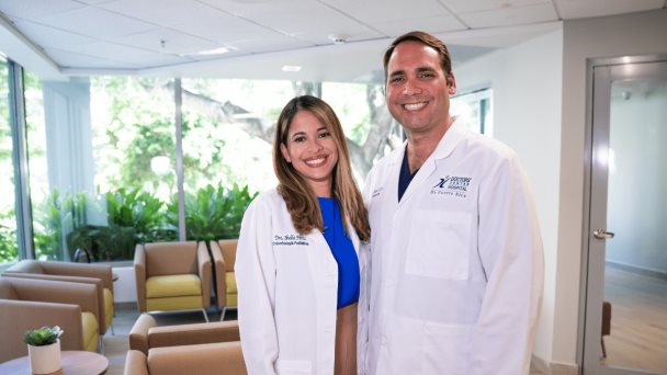 “Es tiempo de servir al país”, pareja de médicos boricuas regresa para atender a los puertorriqueños “Es tiempo de servir al país”, pareja de médicos boricuas regresa para atender a los puertorriqueños