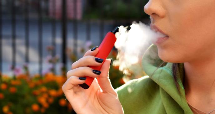 Combinar tabaco tradicional y cigarrillos electrónicos no reduce el riesgo cardiovascular