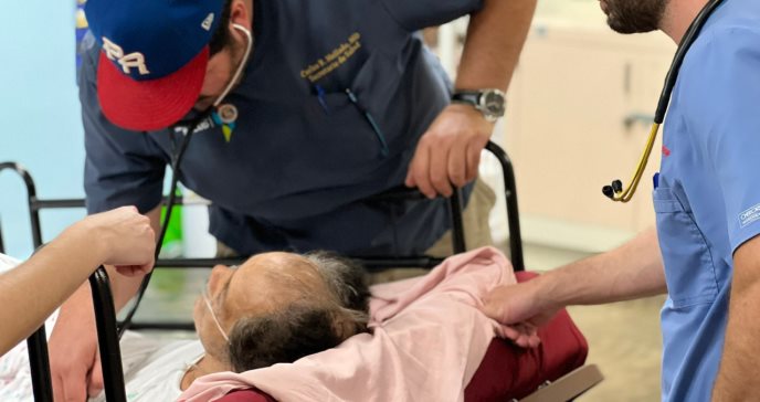 Departamento de Salud lidera brigadas de atención médica inmediata a refugiados de Fiona en Puerto Rico