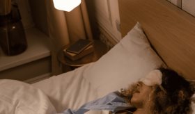 Estudio concluye que dormir con la luz encendida podría ser malo para su corazón