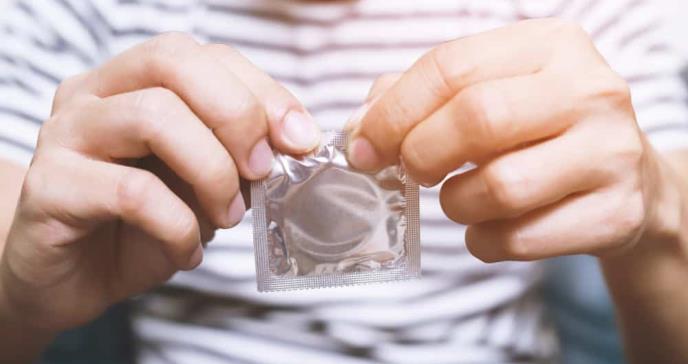 Condón semáforo cambia de color al detectar una enfermedad de transmisión sexual