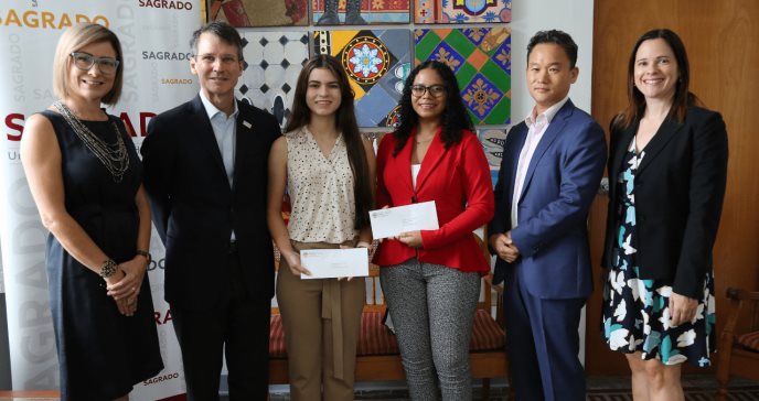 Estudiantes destacadas de la Universidad del Sagrado Corazón reciben becas financiadas por AbbVie